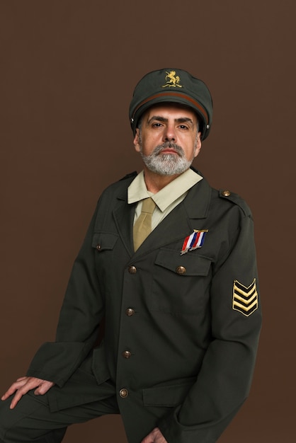 Foto gratuita retrato general militar masculino