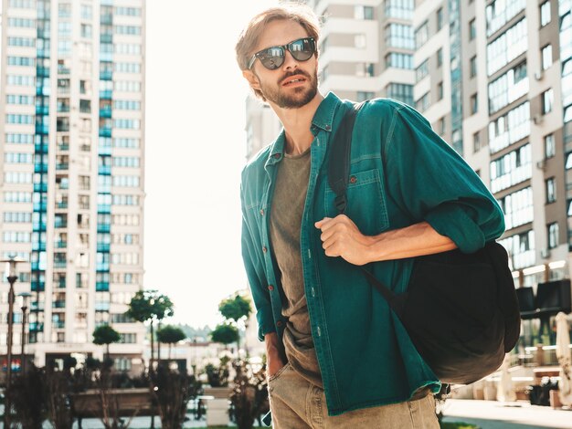 Retrato, de, guapo, elegante, hipster, lambersexual, modelo