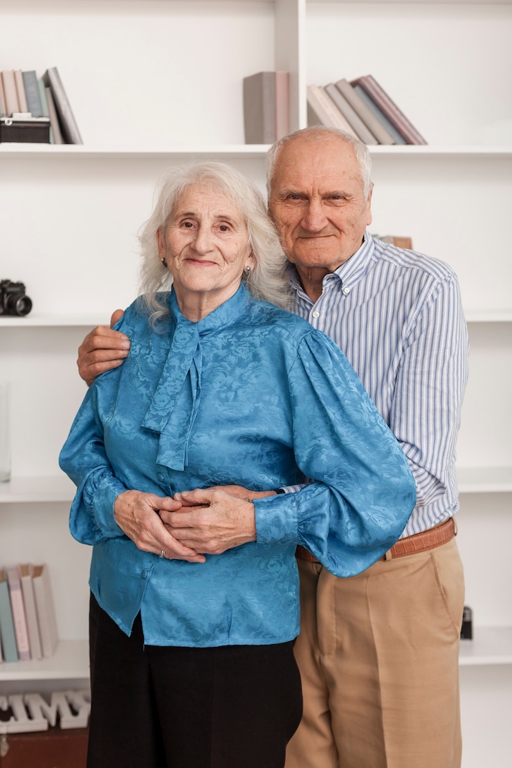 Foto gratuito retrato de hermosa pareja senior juntos