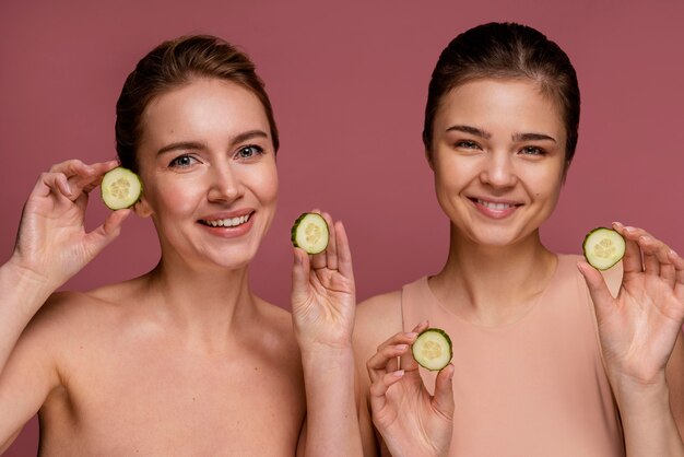 Retrato de hermosas mujeres sonriendo