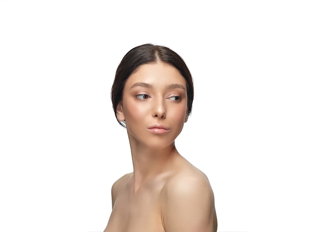 Retrato, de, hermoso, mujer joven, en, blanco, estudio