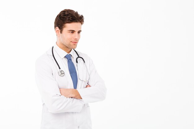 Retrato de un hombre guapo médico hombre sonriente