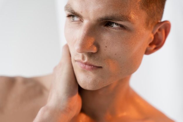 Foto gratuita retrato de hombre joven de cerca