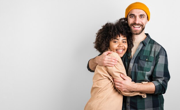 Retrato de hombre y mujer sonriente