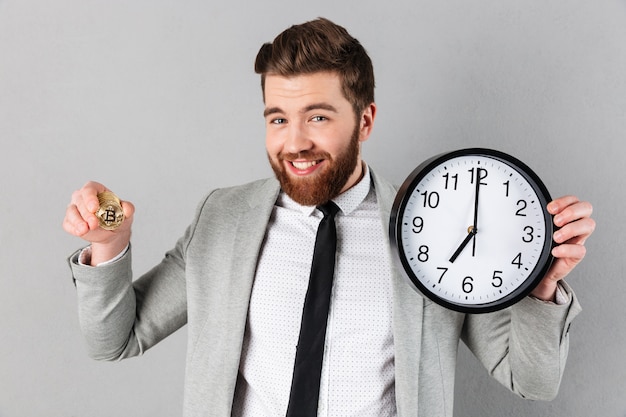 Retrato de un hombre de negocios sonriente