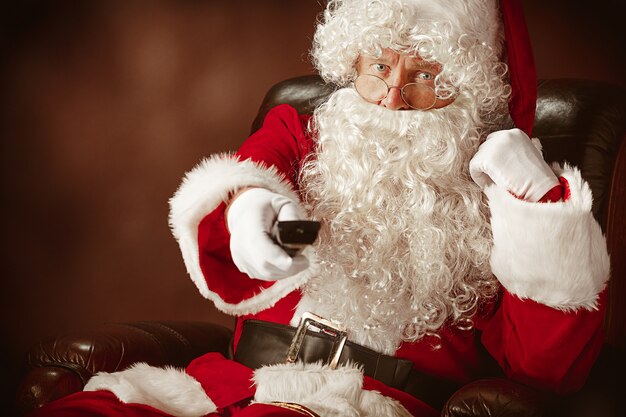 Retrato, de, hombre, en, santa claus, disfraz