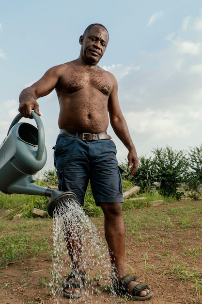 Foto gratuita retrato de hombre senior africano