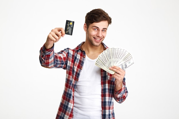 Retrato de un hombre sonriente feliz