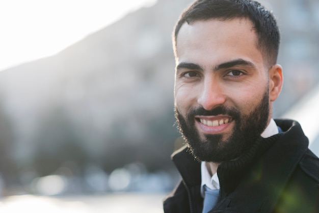 Retrato hombre sonriente