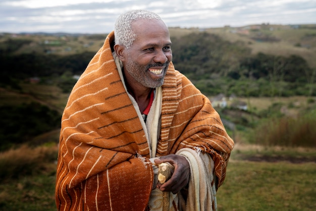 Retrato de un indígena que muestra la vida cotidiana