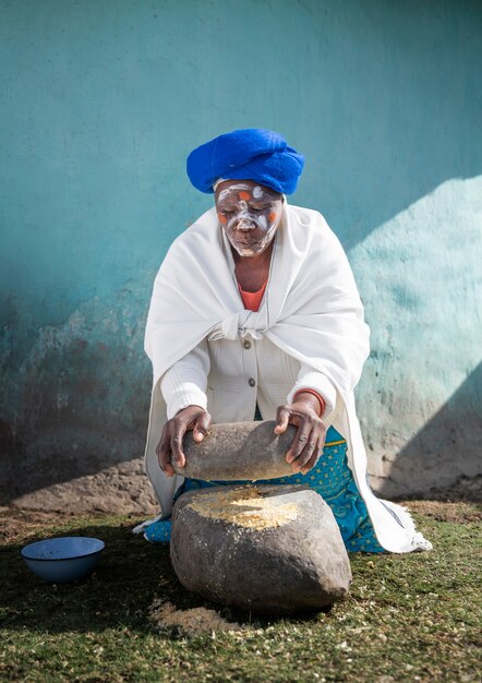 Retrato de un indígena que muestra la vida cotidiana