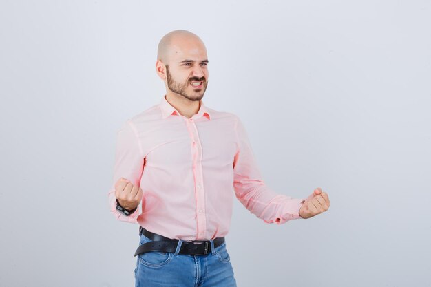 Retrato de un joven alegre