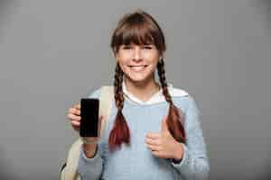 Foto gratuita retrato de una joven colegiala alegre