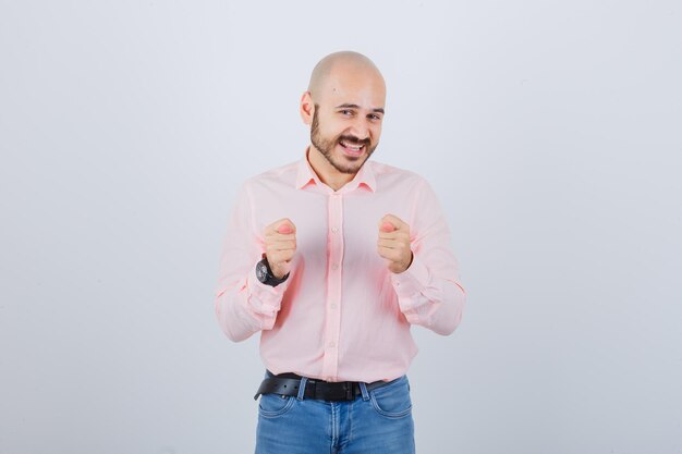 Retrato, de, un, joven, confiado, hombre