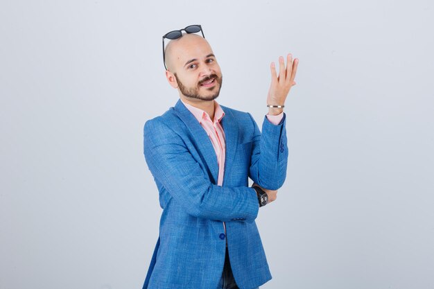 Retrato, de, un, joven, confiado, hombre