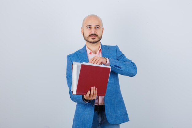 Retrato, de, un, joven, confiado, hombre