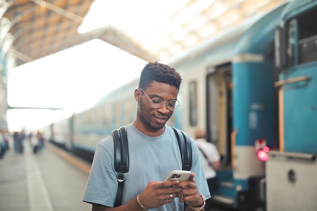 retrato, de, joven, en, un, estación de tren