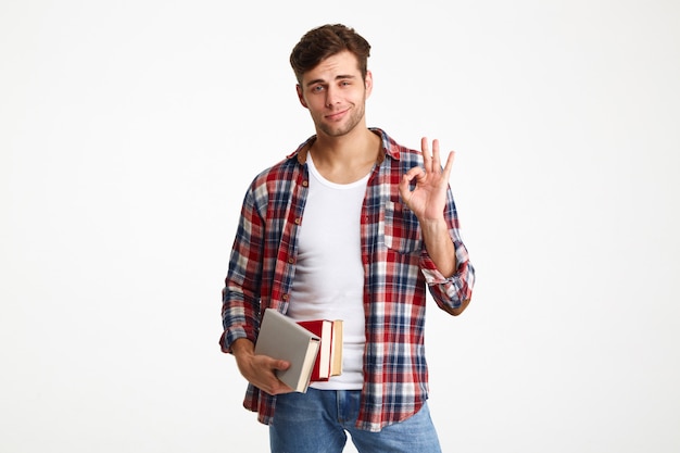 Retrato de un joven estudiante casual