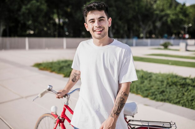 Retrato de un joven feliz