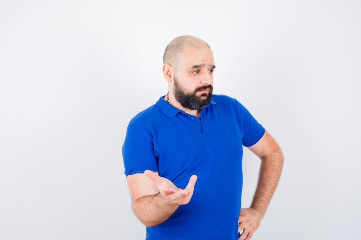 Foto gratuito retrato de un joven y guapo hombre