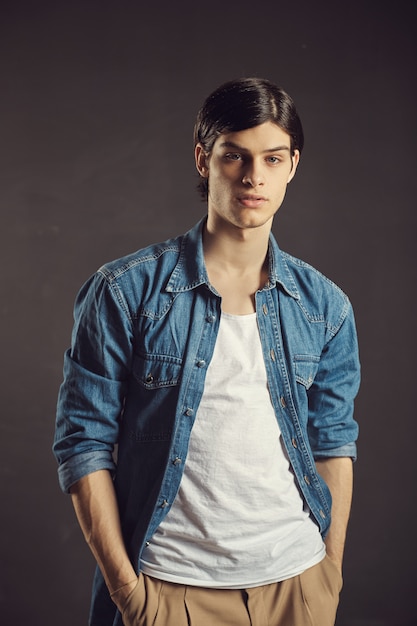 Retrato de un joven guapo