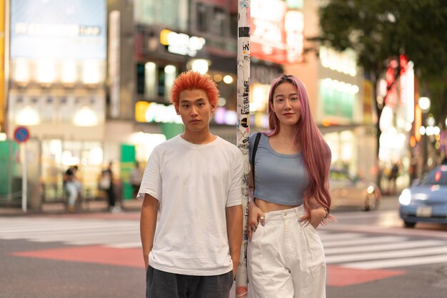 Retrato de joven hombre y mujer japonesa