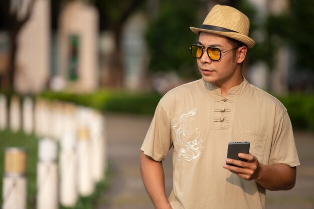 retrato, de, joven, llevando, bordado, camisa