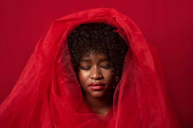 retrato, de, joven, mujer hermosa, con, vestido rojo