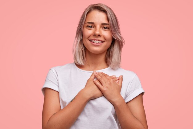 Retrato, de, joven, rubio, mujer