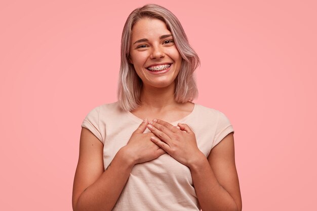 Retrato, de, joven, rubio, mujer