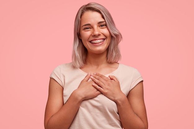 Retrato, de, joven, rubio, mujer