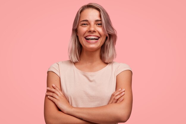 Retrato, de, joven, rubio, mujer