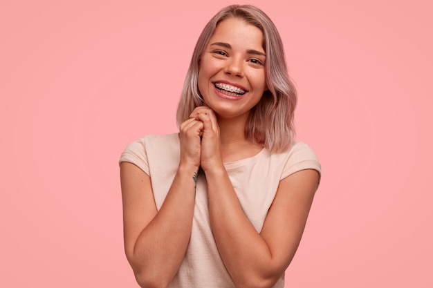 Retrato, de, joven, rubio, mujer