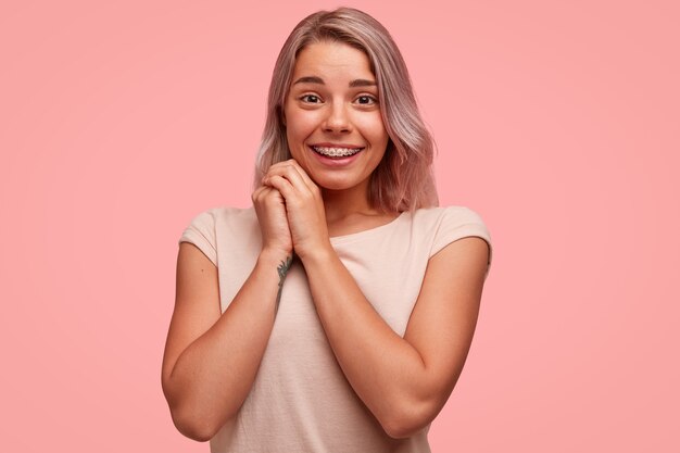 Retrato, de, joven, rubio, mujer