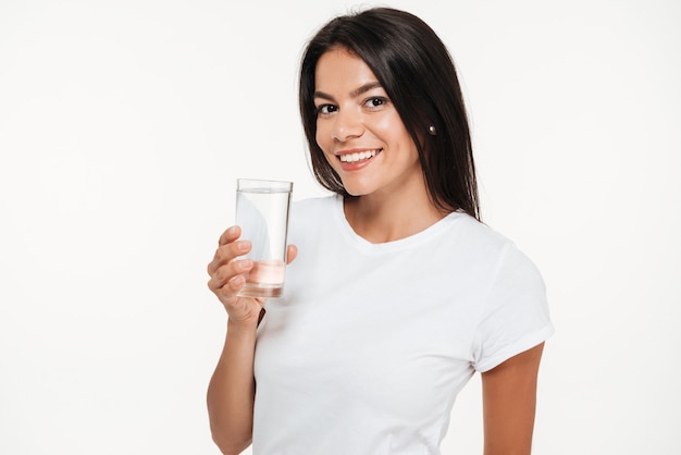 Foto gratuita retrato de una joven sonriente