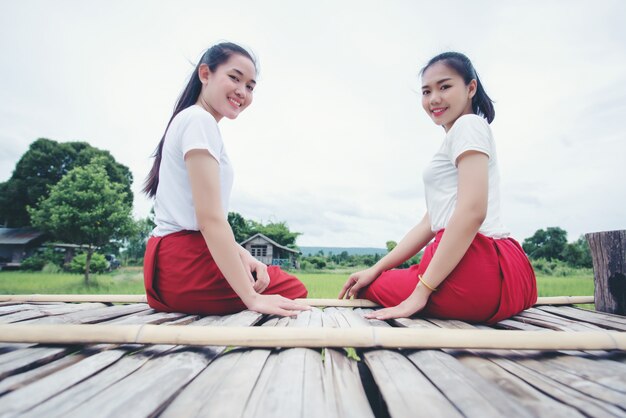 Retrato de jovencita tailandesa en la cultura del arte Tailandia Bailando, Tailandia