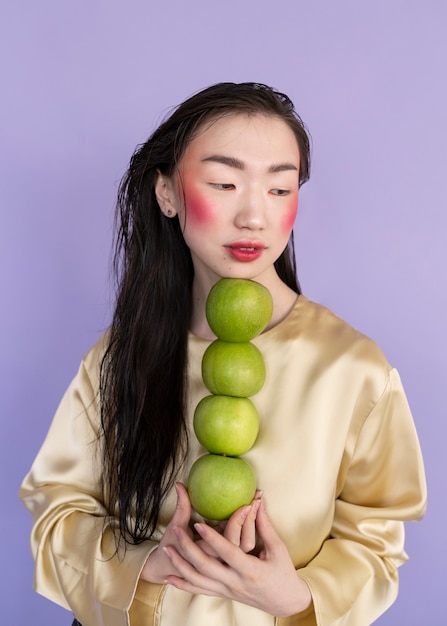 Retrato jugoso de mujer joven