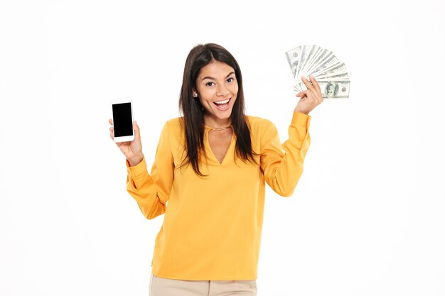 Retrato de una mujer alegre feliz