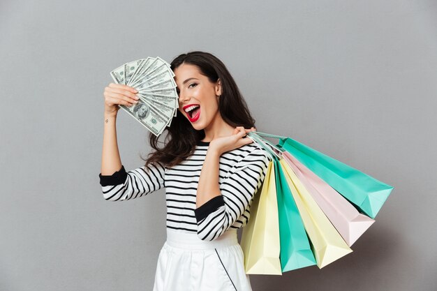 Retrato de una mujer alegre