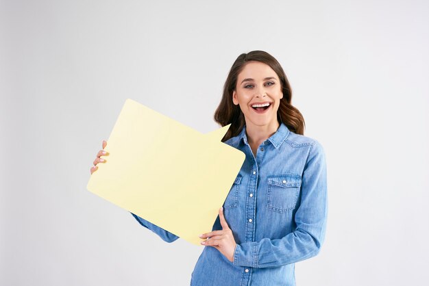 Retrato de mujer con bocadillo vacío