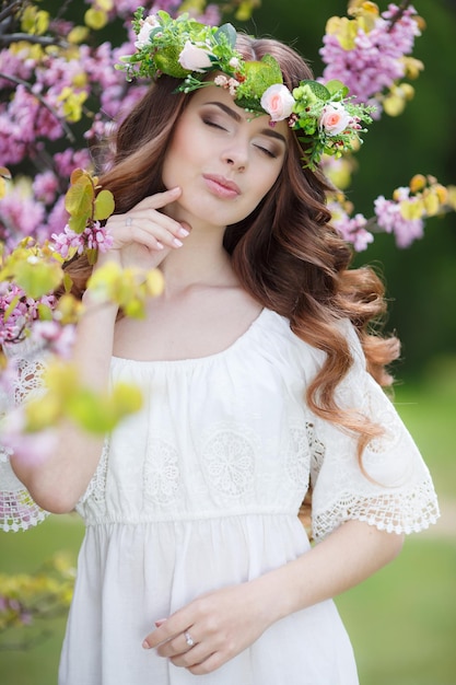 retrato de mujer bonita al aire libre