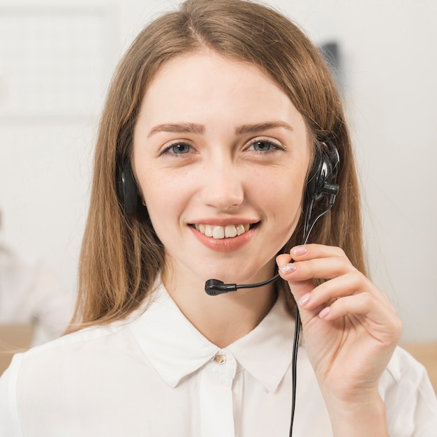 Retrato de mujer de call center