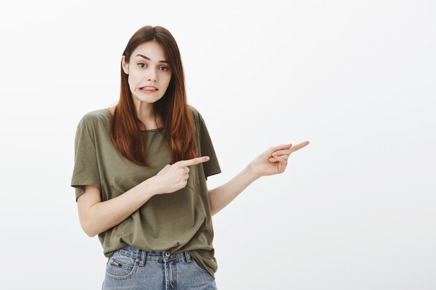 Retrato de una mujer con una camiseta verde oscuro