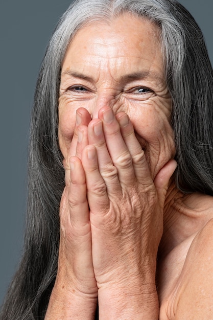 Foto gratuita retrato de mujer de cerca