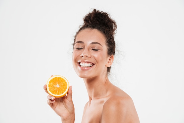 Retrato de una mujer feliz sonriente