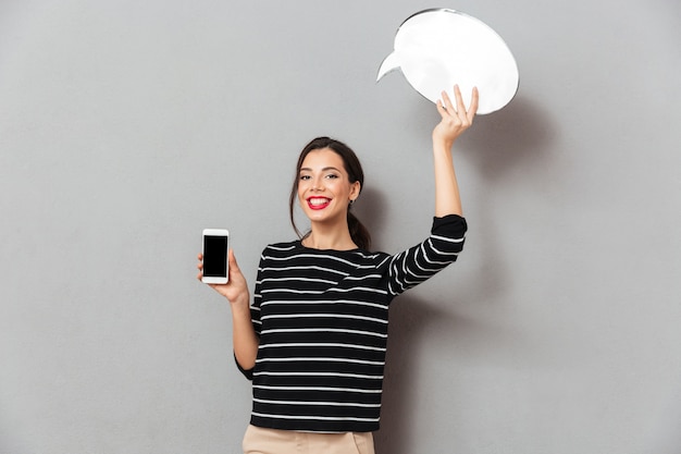 Foto gratuita retrato de una mujer feliz