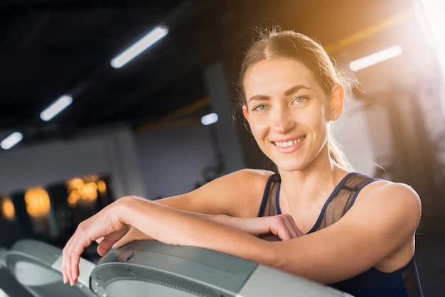 Retrato de mujer en gimnasio