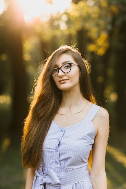 Retrato mujer hermosa cumpleaños