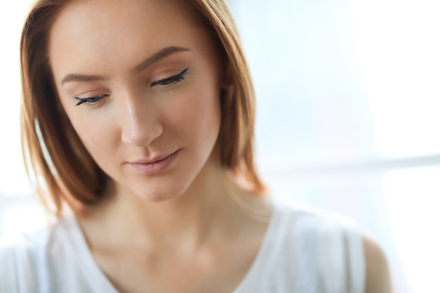 Retrato de mujer hermosa jengibre