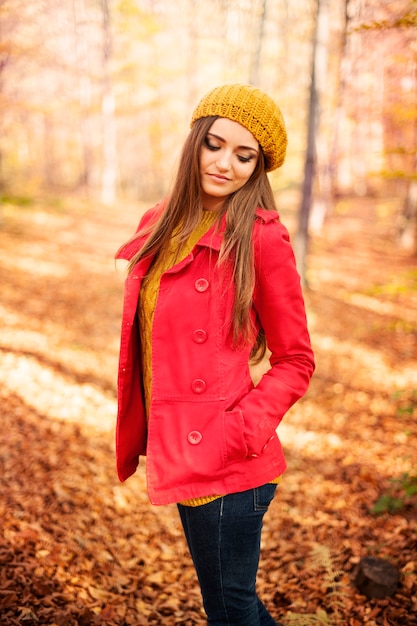 Retrato de mujer hermosa otoño